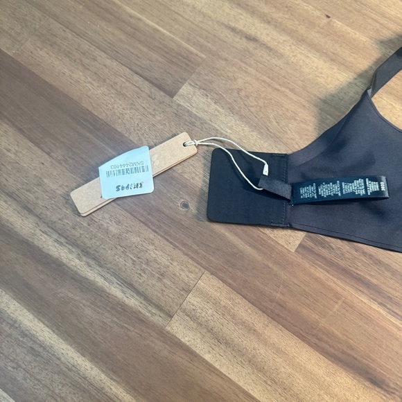 SKIMS Onyx Ultimate Push Up Plunge Bra - Picture 4 of 7